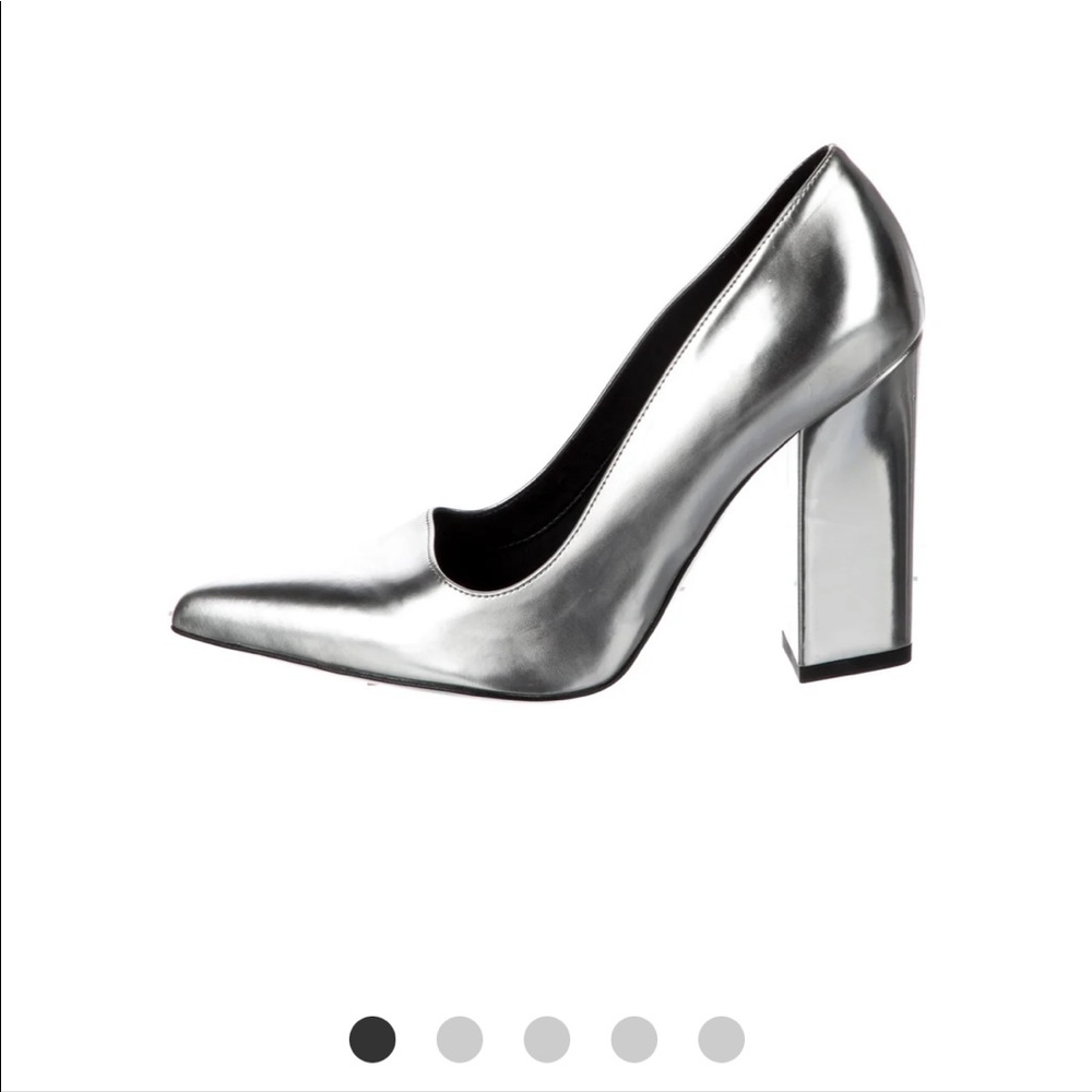 Stella McCartney Vegan Leather Pump Silver in size 39